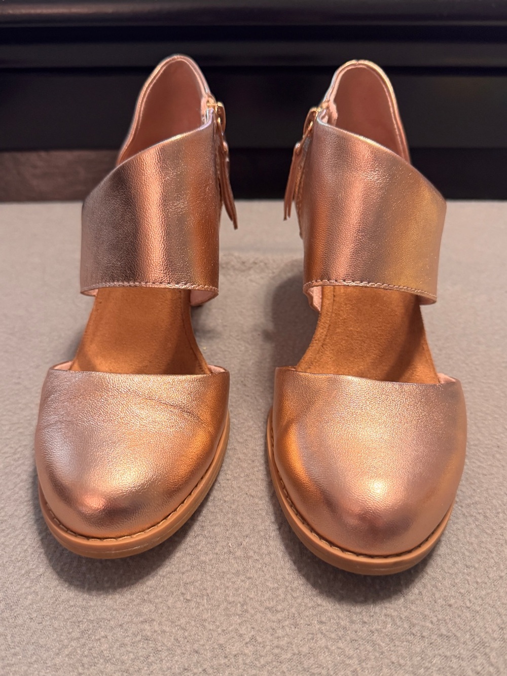 Tom’s Size 6 1/2 Metallic Rose Gold Women’s Closed-Toe Slingback Heels